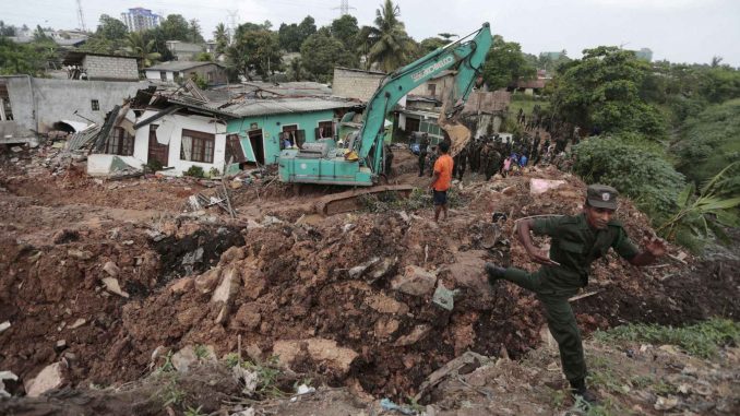 Effondrement d'une montagne d'ordures à Colombo Effondrement d'une montagne d'ordures à Colombo