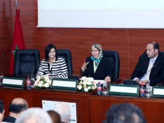 La secrétaire d’État chargée du développement durable, Nezha El Ouafi présentatnt l'étude CDE