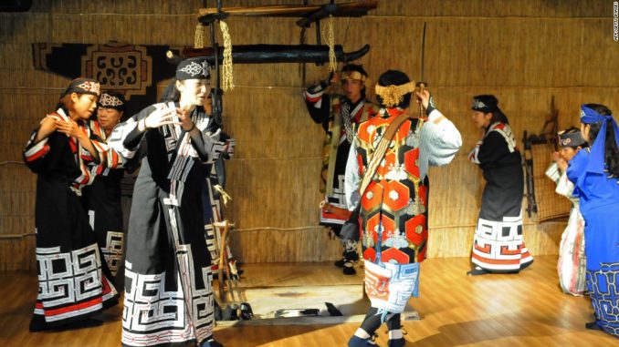 Aïnous : Le peuple autochtone du Japon