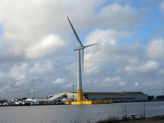 L’éolienne flottante du projet Floatgen a été montée dans un bassin du port de Saint-Nazaire. Elle sera prochainement remorquée au large du Croisic.