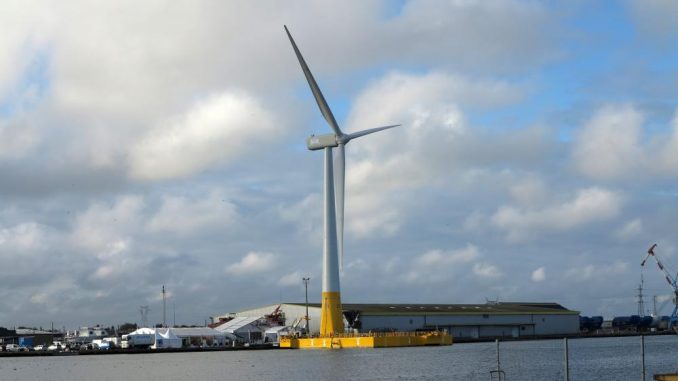L’éolienne flottante du projet Floatgen a été montée dans un bassin du port de Saint-Nazaire. Elle sera prochainement remorquée au large du Croisic.
