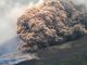 Indonésie: le volcan Sinabung à Sumatra crache un énorme nuage de cendres