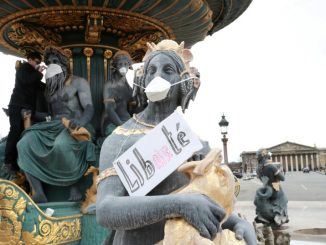 France : Des statues revêtues d'un masque pour dénoncer la pollution de l'air
