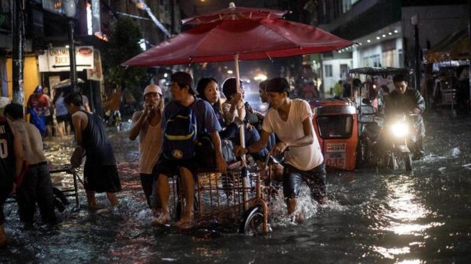 Le passage d'un typhon en Chine a provoqué la mort de trois personnes et l'évacuation de plus de 200.000 autres Le passage d'un typhon en Chine a provoqué la mort de trois personnes et l'évacuation de plus de 200.000 autres