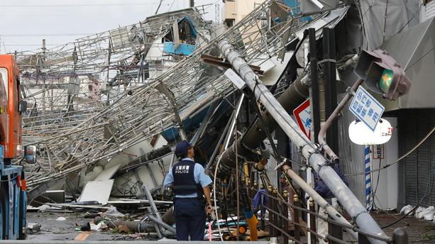 Le typhon Jebi fait onze mort, l'aéroport d'Osaka à l'arrêt Le typhon Jebi fait onze mort, l'aéroport d'Osaka à l'arrêt