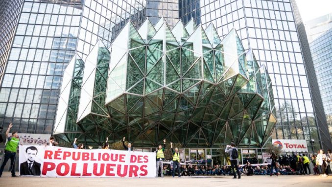Paris : Blocages contre la "République des pollueurs" Paris : Blocages contre la "République des pollueurs"