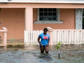 Après avoir ravagé les Bahamas, l'ouragan Dorian avance vers les États-Unis