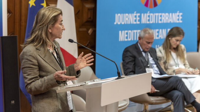 022 À Nice, au cœur de la Conférence des Nations unies sur les océans, la Méditerranée se rêve en laboratoire d’une transition bleue. L’Espagne vient de marquer les esprits en annonçant une contribution de 8,5 millions d’euros au Partenariat Bleu pour la Méditerranée (PBM), renforçant un fonds destiné à faire émerger des projets innovants, durables et inclusifs sur les deux rives. De l’éolien offshore au Maroc à la régénération corallienne en Jordanie, en passant par l’assainissement en Égypte, la région démontre que la coopération régionale peut dessiner un avenir où économie et écologie ne font plus qu’un.