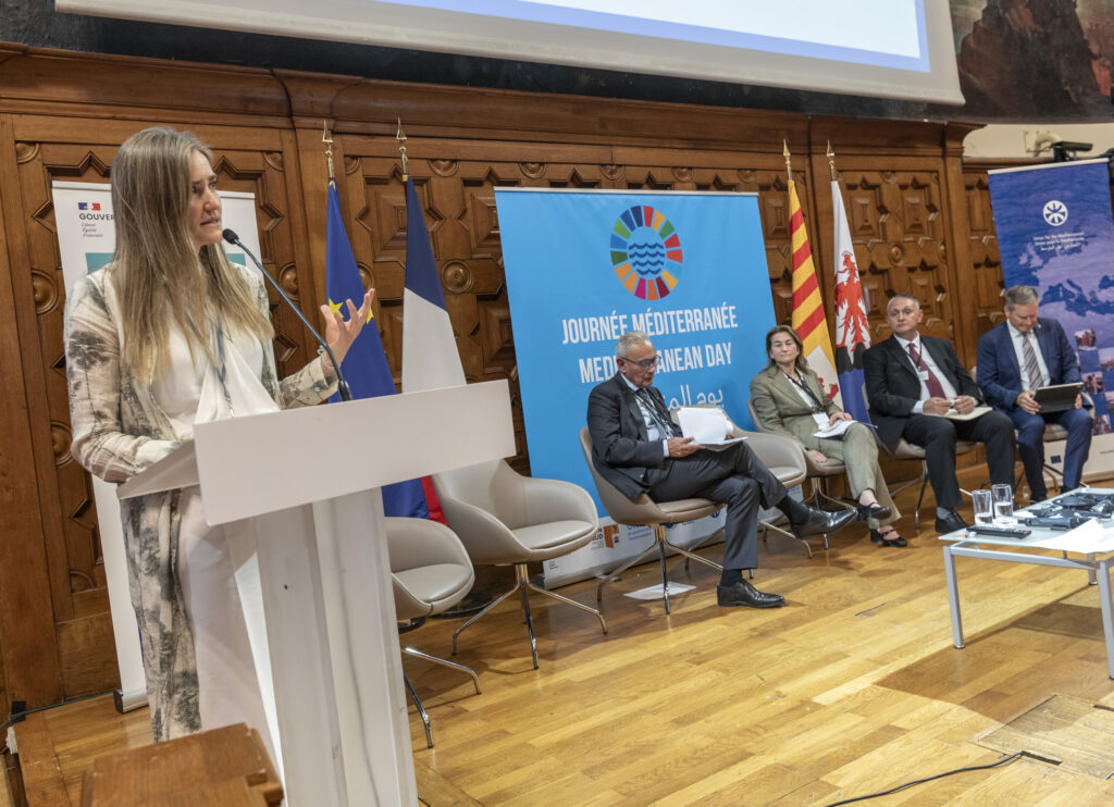 À Nice, au cœur de la Conférence des Nations unies sur les océans, la Méditerranée se rêve en laboratoire d’une transition bleue. L’Espagne vient de marquer les esprits en annonçant une contribution de 8,5 millions d’euros au Partenariat Bleu pour la Méditerranée (PBM), renforçant un fonds destiné à faire émerger des projets innovants, durables et inclusifs sur les deux rives. De l’éolien offshore au Maroc à la régénération corallienne en Jordanie, en passant par l’assainissement en Égypte, la région démontre que la coopération régionale peut dessiner un avenir où économie et écologie ne font plus qu’un.